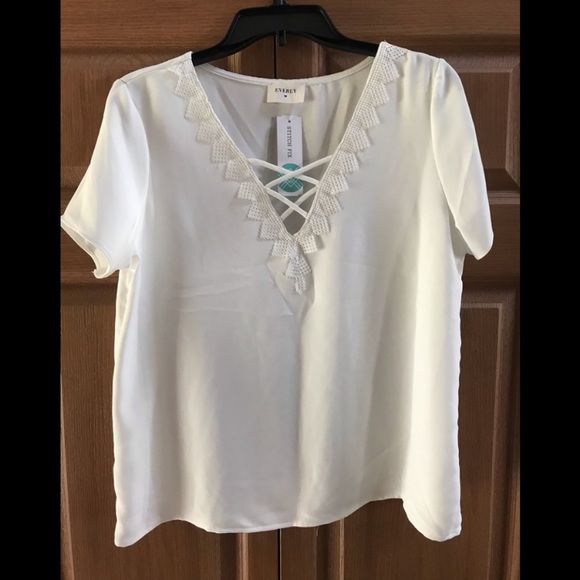 White Everly short sleeve shirt from Stitch Fix - Picture 1 of 4